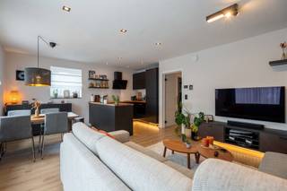 Recent (2021) en energiezuinig appartement van 82 m² in het centrum van Booischot/Heist-op-den-Berg te koop!Het appartement beschikt over een...