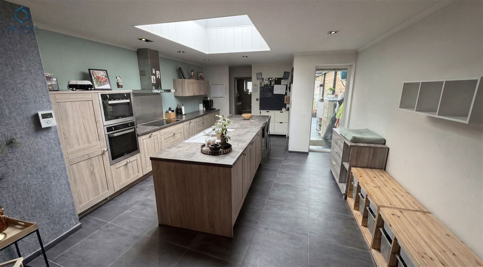 Instapklare gezinswoning met 3 slaapkamers, ruime tuin en private oprit - foto 4
