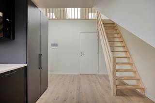 <span><strong>**Vraag uw brochure op/bezoek aan!**</strong></span><br /><br /><span>Residentie The Hills is een opbrengstpand dat voor zowel studerende jongeren in de Leuvense stadskern als in Heverlee en Brussel een goede locatie biedt. Je bent op wandel/ fiets afstand van de Leuvense Stadskern, het Sportkot, de KULeuven campussen in de binnen en buitenstad alsook het station van Leuven en Heverlee. Deze residentie is gelegen op de </span><strong>Naamsesteenweg</strong><span>. Niet alleen zijn strategische ligging is een troef maar ook de residentie zelf zal puur genieten zijn. Via de Hertogstraat bent u op enkele minuten op de </span><strong>Arenberg faculteiten</strong><span> als op de </span><strong>UCLL-campussen</strong><span>.</span><br /><br /><span>Deze residentie is een </span><strong>vernieuwbouwproject</strong><span>. De renovatie werd uitgevoerd met oog voor detail, kwaliteitsvolle materiaalkeuze en afwerking. Daarnaast voldoet het gebouw aan de strenge energiezuinigheidsnorm van 2025. Deze knusse residentie bestaat uit </span><strong>5 kamers eigen sanitair en 1 studio met privé tuin</strong><span>. Bijkomend heeft dit pand een gemeenschappelijke keuken. Kortom, deze residentie heeft het allemaal.</span><br /><br /><span><strong>Interesse? Vraag je brochure op en plan uw bezoek in met onze Expert Investeringsvastgoed: jack@connect-immo.be of 0495 53 46 49</strong></span><br /><br /><span>EPB startverklaring</span><br /><span>wche, gdv, gvkr, gvv</span>