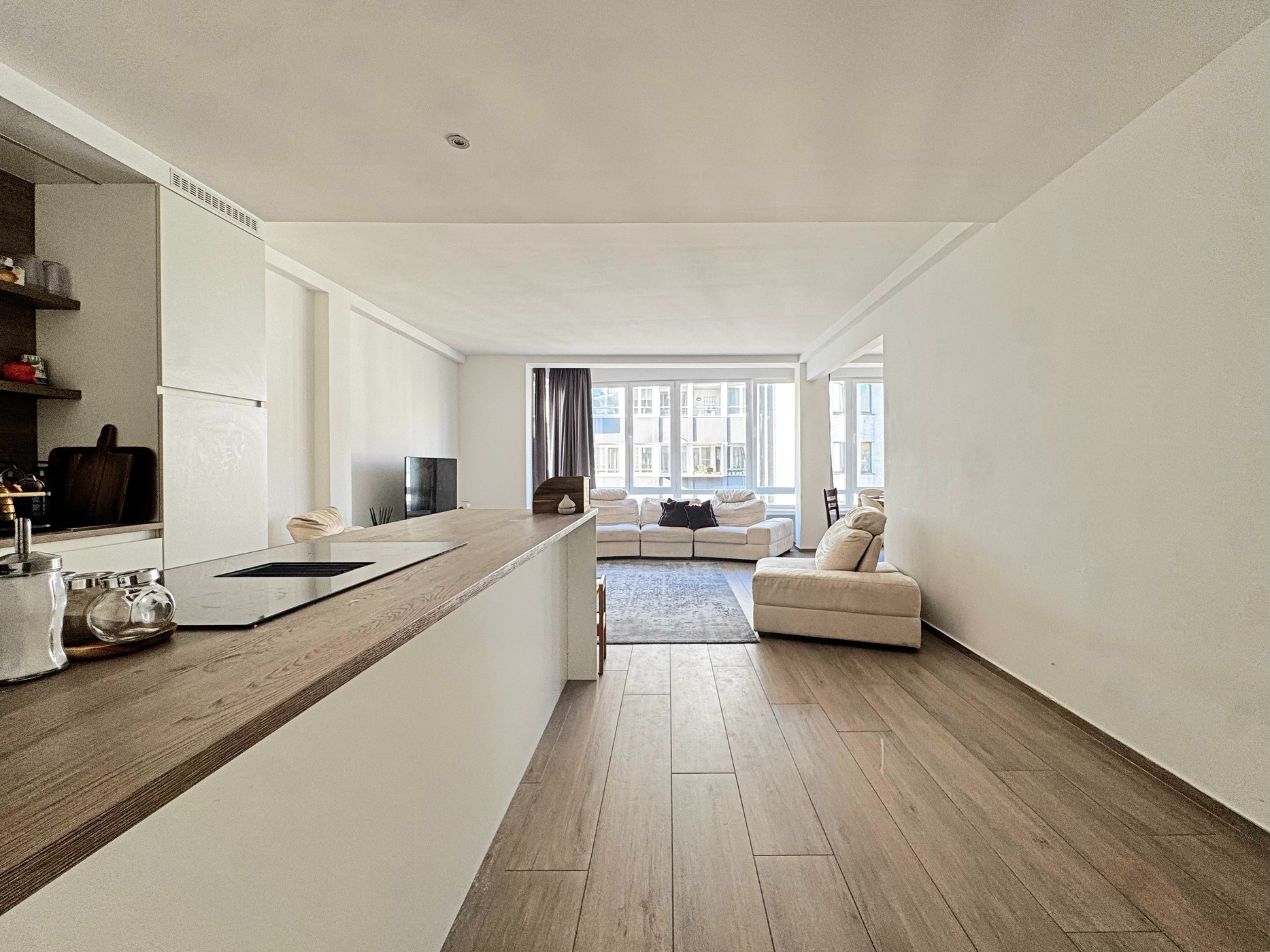 Ruim en gerenoveerd appartement op toplocatie, nabij het Citadelpark. - photo 4