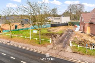Voor meer info en foto’s, surf naar www.swevers.be – Ontdek deze gunstig gelegen bouwgrond van 4a 49ca aan Herebaan-Oost in Houthalen-Helchteren...