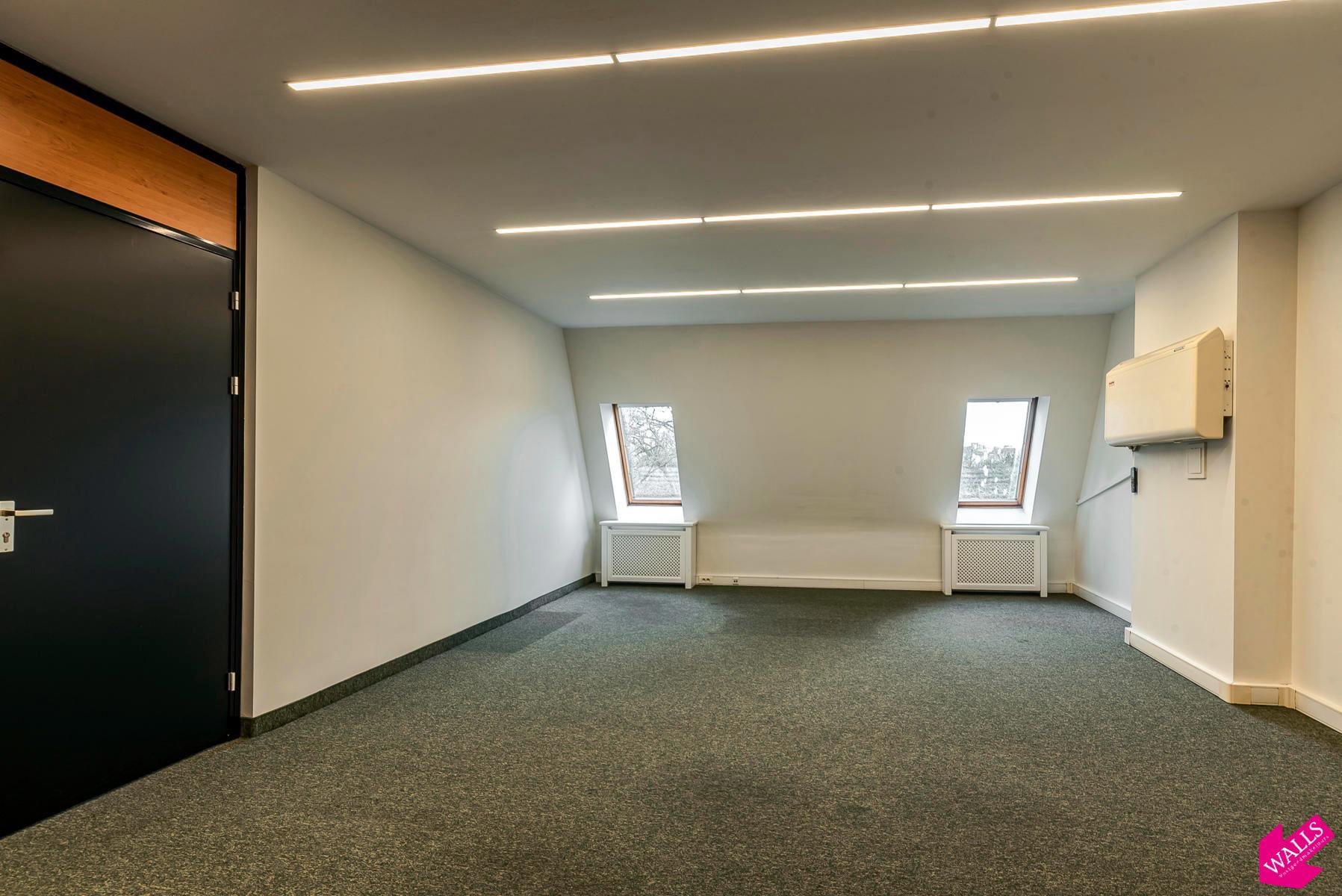 Commercial à louer à Anvers - photo 3