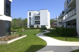 𝗧𝗘 𝗞𝗢𝗢𝗣: Modern & energiezuinig villa-appartement (mét ondergrondse parkeerplaats + kelderberging)Zoekt u een modern en instapklaar appartement...