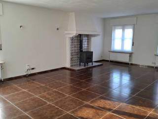 Fraaie woning op buitengewone ligging in Geel-centrum bestaande uit: inkomhal, apart toilet, grote leefruimte met houtkachel, ruime ingerichte...