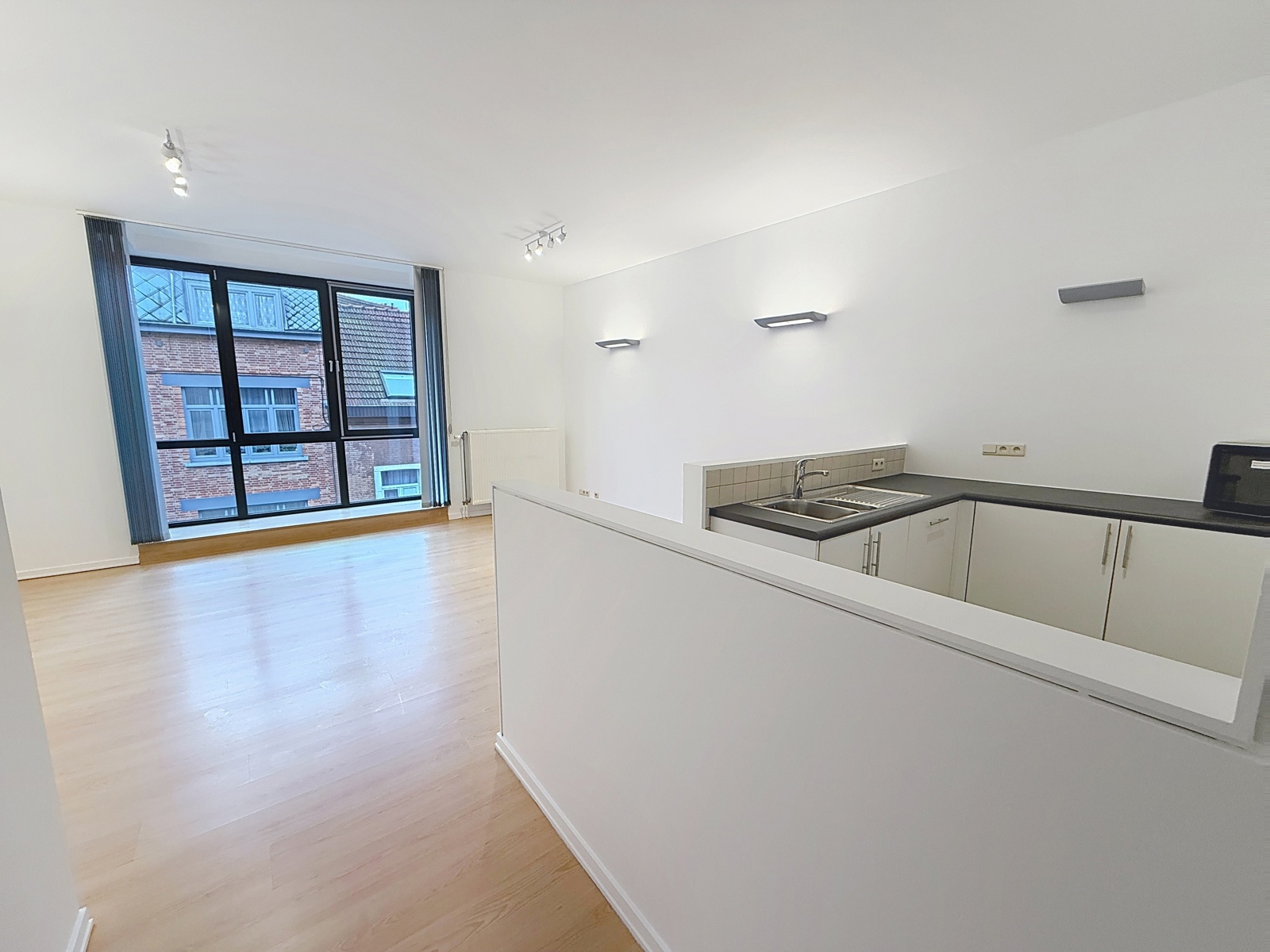 2 bedroom apartment near Simonis metro - photo 3