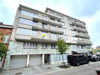 Garagebox in het hartje van Strombeek-Bever, in de residentie Van Dijck. Lasten: 45€/maand