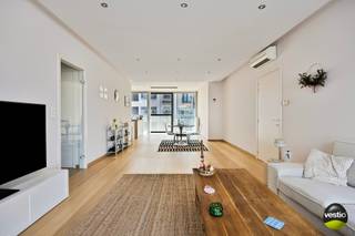 Op de derde verdieping van het prestigieuze woonproject ‘De Eenhoorn’ vinden we dit prachtig afgewerkte appartement met een bewoonbare oppervlakte...