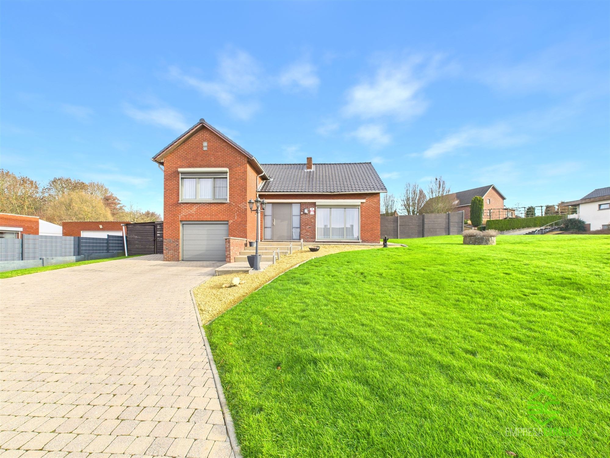 Gezinswoning met 3 slpk op 10a68ca in het centrum! - foto 2