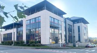 Op zoek naar een instapklare kantoorruimte op toplocatie in Braine-l’Alleud? Gelegen op de eerste verdieping van een modern en goed...