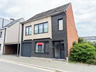 GROOT, LUMINIEUS EN AANGENAAM GELIJKVLOERSAPPARTEMENT 123M² MET 1 SLAAPKAMER, GARAGE EN TUINligging in kleinschalige residentie nabij centrum Kalfort...