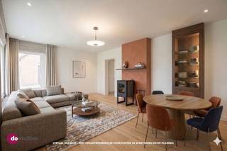 <p><span>Te renoveren woning met garage in Boortmeerbeek</span></p><p><span> </span></p><p><span>Ben je op zoek naar een gelijkvloerse woning met tal van mogelijkheden? Een woning die je volledig naar eigen smaak kunt afwerken, maar zonder renovatieverplichting? Dan is deze woning zeker een bezoek waard!</span></p><p><span> </span></p><p><span>Via de inkomhal kom je in de leefruimte met aansluitende keuken. Verder beschik je over twee volwaardige slaapkamers, een apart toilet en een badkamer met wastafel.</span></p><p><span> </span></p><p><span>Een absolute troef is de ruime inpandige garage. Hier heb je niet alleen plaats voor je wagen, maar kan je ook perfect gebruiken als werkplaats. Of, mits aanpassingen, kan je dit inrichten als extra slaapkamer. De zolder, bereikbaar via een trekladder, is een ideale extra opbergruimte.</span></p><p><span> </span></p><p><span>Dankzij de gunstige ligging en vele opties vormt deze woning een uitstekende opportuniteit voor wie op zoek is naar een interessant renovatieproject.</span></p><p><span> </span></p><p><span>Interesse? Plan vandaag nog je bezoek! </span></p><p><span> </span></p><p><span>015 20 36 00 - info@domoxim.be</span></p><p><span> </span></p><p><span>domoXim. Waar dromen thuis komen!</span></p><p><span> </span></p><p><span>Benieuwd naar de waarde van je </span><span>eigen</span><span> woning? Wij geven je graag advies.</span></p>