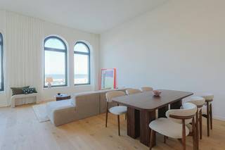Nieuwbouwproject TROON 17 Oostende brengt op de zeedijk van een architecturaal vernieuwend project met een knipoog naar de rijke geschiedenis van de site.<br /><br />Het project omvat verschillende types van 1-2-3 en 4 slaapkamer appartementen met of zonder zeezicht.<br /><br />Indeling type appartement:<br />- inkomhall<br />- leefruimte met terras langs zeedijk en open keuken<br />- berging<br />- badkamer met inloopdouche<br />- apart toilet<br />- slaapkamer 1<br />- slaapkamer 2<br />- zonnig terras uitgevende op binnentuin<br /><br />Afwerking appartementen met frontaal zeezicht:<br />- parket<br />- keuken volledig personaliseerbaar<br />- domotica<br />- airco<br />- vloerverwarming<br />- verwarming via warmtenet (= hernieuwbare energie)<br />- ventilatie systeem D<br /><br />In de kelderverdieping is er mogelijkheid om garages of staanplaatsen aan te kopen. Een ruime fietsenberging is eveneens voorzien.<br /><br />*Plannen en details van de prijzen ter inzage op kantoor, contacteer ons op 059 50 60 50 voor een afspraak.