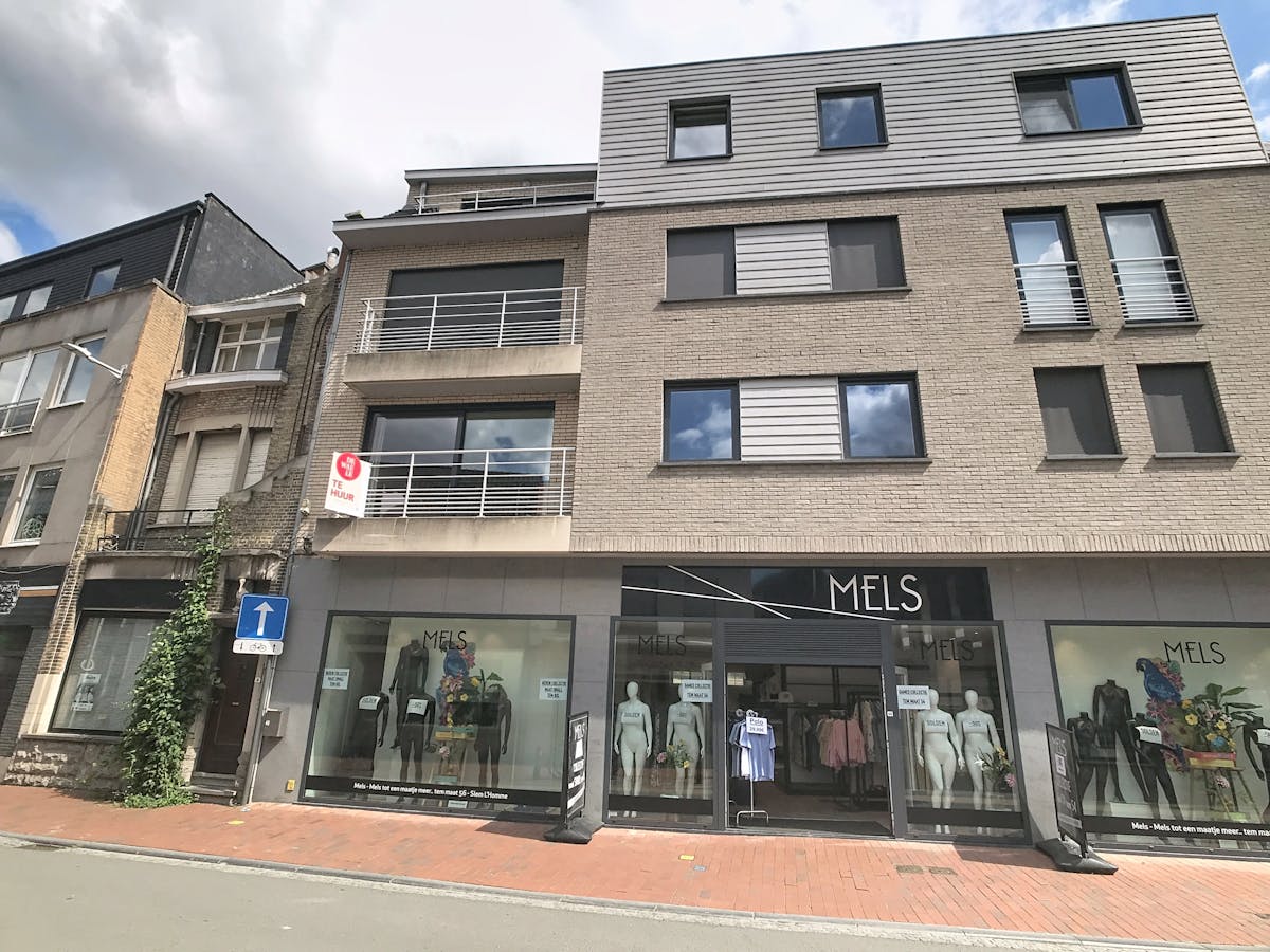 Appartement met 3 kamers, 2 terrassen en garage in Poperinge - foto 1