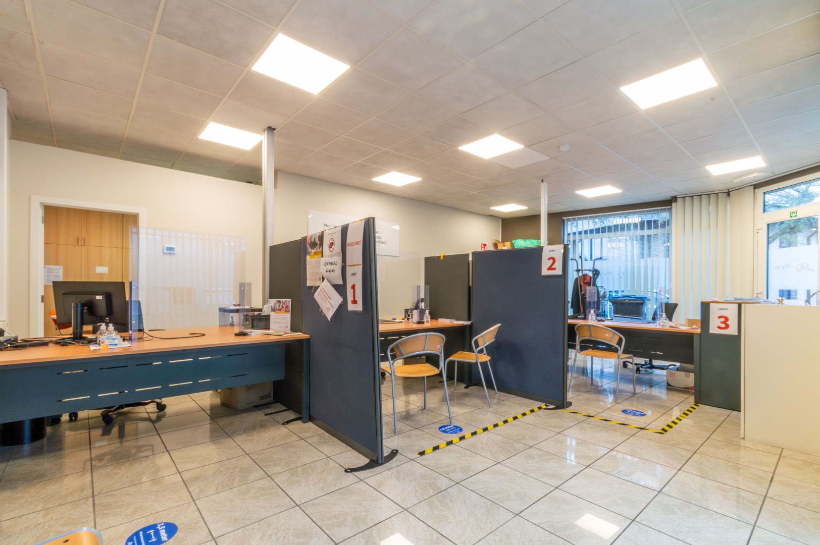 Recent en lichtrijk handels-/kantoorgelijkvloers ! - foto 5