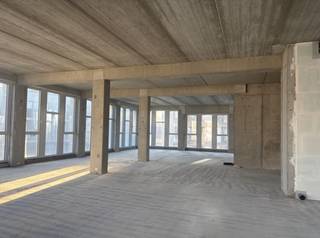 Ontdek deze moderne en flexibele kantoorruimtes in een gloednieuw gemengd project, strategisch gelegen op slechts 850 meter van het...