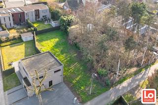 Mooi zuid gerichte bouwgrond voor een halfopen woning met een oppervlakte van 598m² en een perceelbreedte van ca 12m ter hoogte van de bouwlijn op...