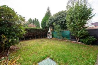 Deze ruime en lichte gelijkvloers studio met aparte slaaphoek heeft een leuke tuin en is onmiddellijk beschikbaar.Locatie:Gelegen in een rustige...