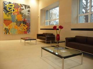 Dit kantoorgebouw is gelegen in het hart van het Leopold District, in de nabijheid van verschillende Europese instellingen. Makkelijk bereikbaar met de wagen (Brusselse Ring) en het openbaar vervoer (Trein, metro, bus, shuttle naar Brussels Airport).<br />Oppervlakte: 307 m²<br />Parking binnen: 2.000 €/plaats/jaar<br />Archief: 100 €/m²/jaar