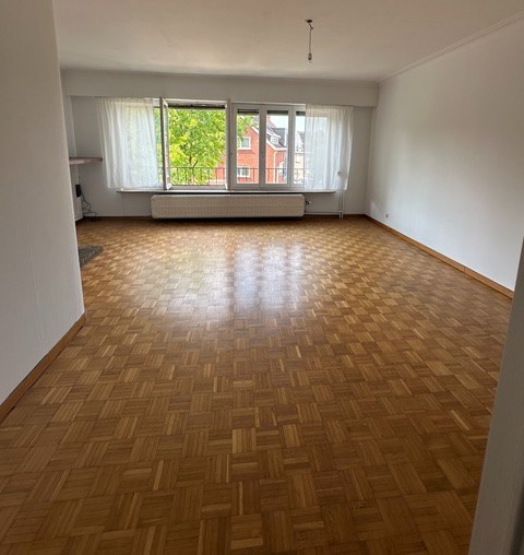 Groot woonhuis op 3 verdiepingen, bestaande uit 2 appartementen , met garage en grote tuin . - foto 5