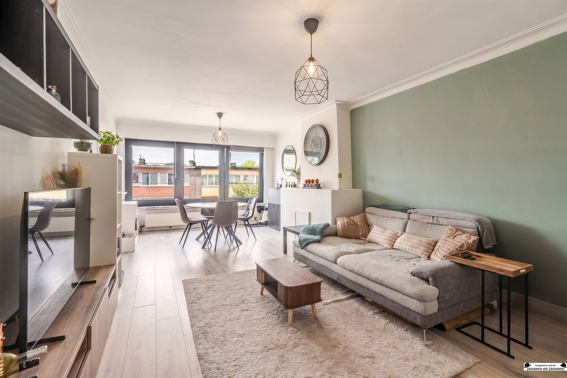 Appartement de 2 chambres avec terrasse, prêt à emménager