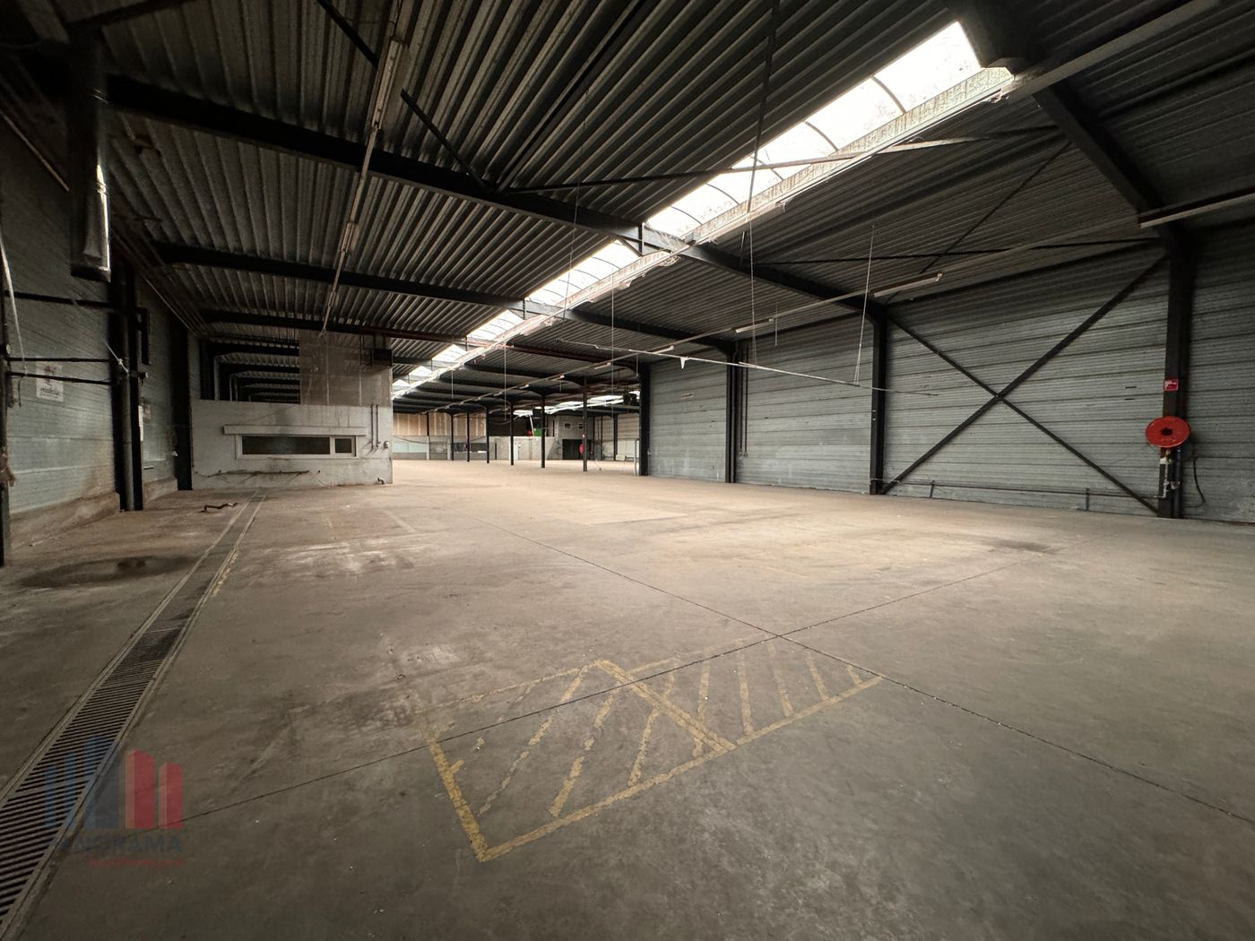 Opvallend bedrijfsgebouw met kantoor te Roeselare – uitstekende zichtbaarheid - foto 5