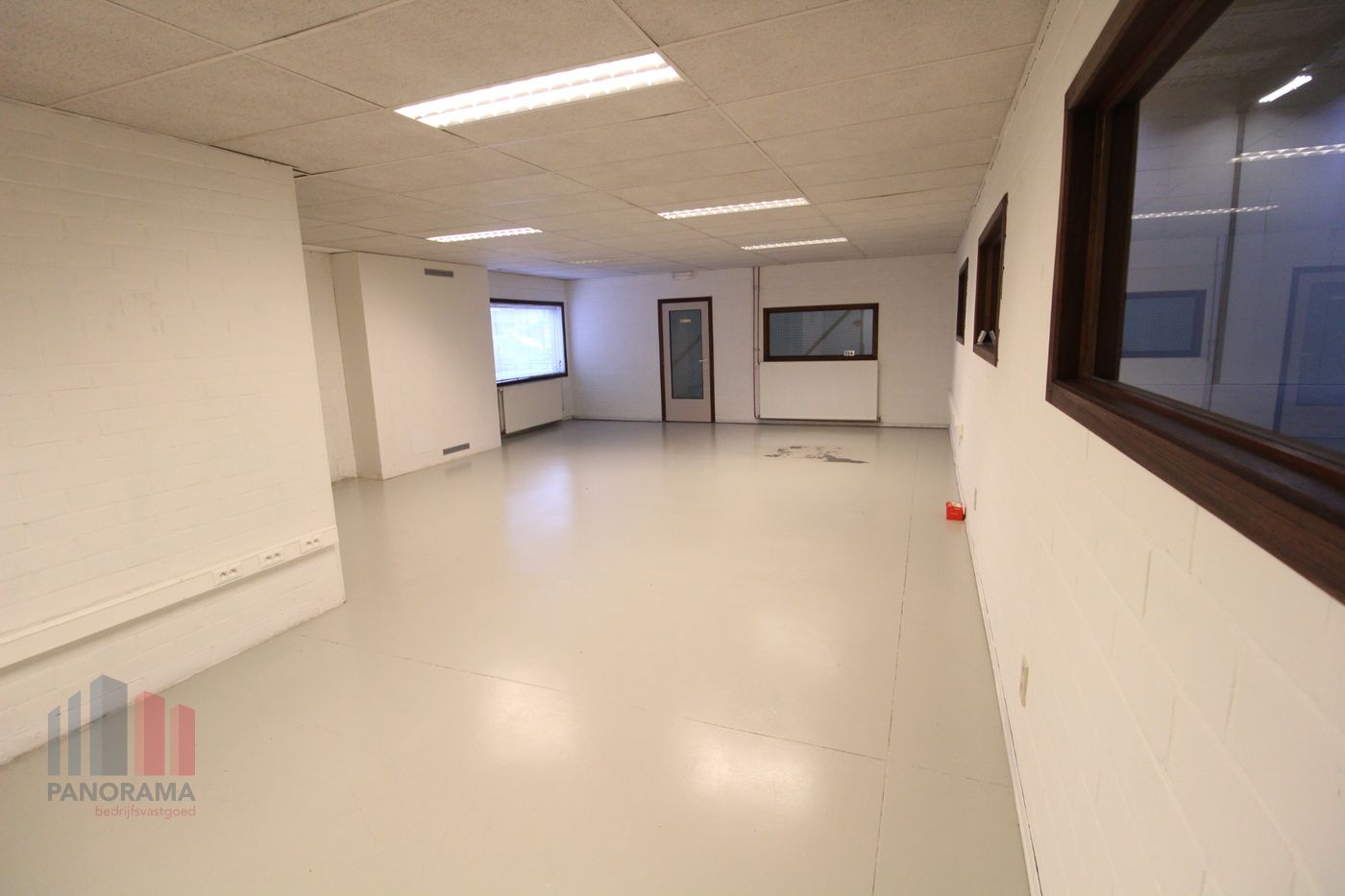 Magazijn 1.000 m²  met kantoor en laadkade in Eke met vlotte verbinding naar E17 - foto 5