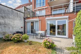 <p><span>Bent u op zoek naar een ruim, instapklaar 2-slaapkamerapprtement op een centrale locatie in Bissegem, met alles binnen wandelafstand. Dit appartement op de Meensesteenweg voldoet aan al uw eisen. Er is een zeer leuke zonnige tuin aanwezig, met nog ruimte voor 2 auto's voor het appartement. De keuken sluit aan op de leefruimte, maar beschikt ook nog over een ruime berging. Verder is er een apart toilet, in de gang en een zeer ruime badkamer met en douche, maar voldoende ruimte indien u nog een bad wil plaatsen. Via het achterliggend pad kan u perfect gaan wandelen of fietsen lang de leie of langs het jaagpad naar Kortrijk of Wevelgem gaan. Indien u interesse hebt om dit appartement te bezichtigen, maak snel een afspraak op het nr. 056 96.08.00 of mail naar info@property-vastgoed.be </span></p>