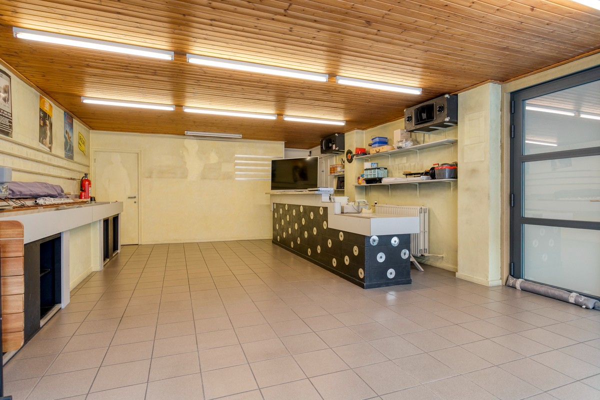 Handelspand + instapklare woning op commerciële ligging – ideaal voor wonen en werken! - photo 2