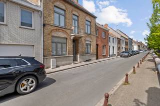 Ruim, charmant herenhuis met garage vlakbij het centrum van Gistel.Met zijn unieke indeling, ruime woonvertrekken en goed georiënteerde tuin kan deze...