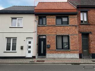 Bienvenue dans cette propriété moderne rénovée à Hamme, où le confort et le style s'allient parfaitement. Cette propriété a été entièrement...