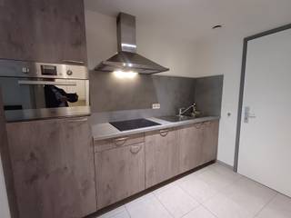 <p><span>Aangenaam en recente gemeubelde studio-appartement van ongeveer 44m² + kelder + parkeerplaats.</span></p><p><span> </span></p><p><span>Gunstig gelegen in een rustige woonwijk dicht bij alle voorzieningen: bushalte op 200 m, Carrefour Express op 230 m, E40 op 750 m, Meiserplein op minder dan 2 km; NATO op 3,5 km.</span></p><p><span> </span></p><p><span>Op de 1ste verdieping van een recent gebouw vindt u dit ruime studio-appartement met volledige keuken (oven, koelkast, 4-pits kookplaat, afzuigkap, gootsteen), douchekamer met douche, wastafel en wasplaats, apart toilet en ruime leefruimte van +/- 27 m².</span></p><p><span> </span></p><p><span>Individuele verwarmingsketel op gas. </span></p><p><span>Privatieve kelder.</span></p><p><span>Ondergrondse parkeerplaats verplicht bij te kopen voor 20.000 €.</span></p><p><span> </span></p><p><span>Ideaal als investering met een goede huur inkomst.</span></p><p><span>Geen kosten te verwachten.</span></p><p><span> </span></p><p><span>Neem contact met ons op voor een bezichtiging op 078 48 47 00 of info@ap-p.be</span></p><p><span> </span></p>
