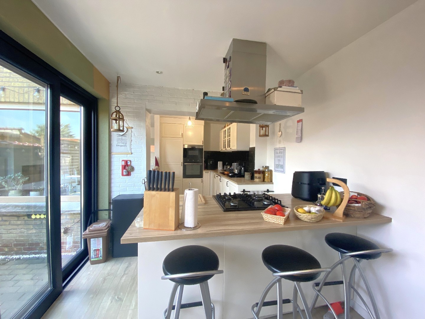 Rustig gelegen gezinswoning met tuin en garage uitweg achteraan! - foto 4