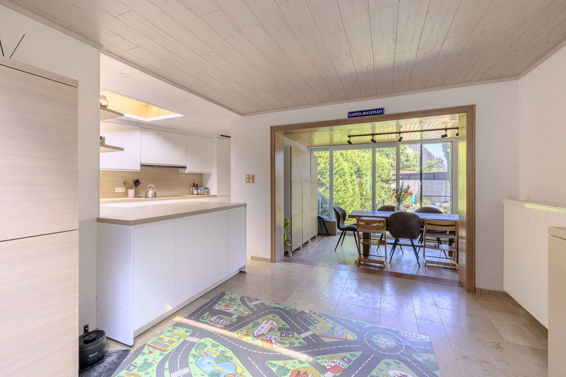 Ruime woning met 4 slpk, 2 bdk, garage en tuin!  - foto 3
