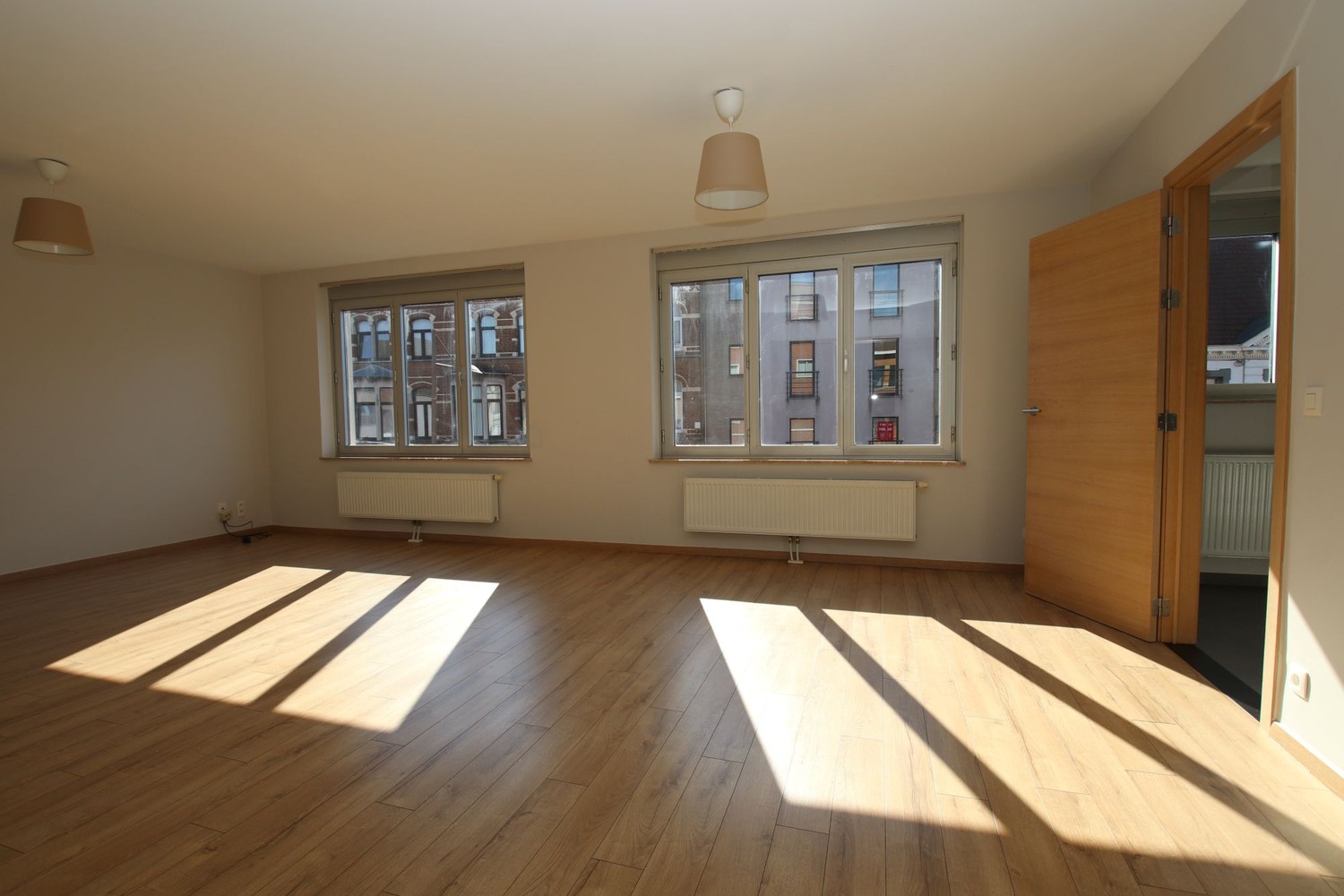 Gerenoveerd, centraal gelegen appartement met twee slaapkamers - foto 2