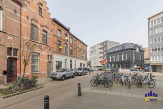 In het levendige Ledeberg, een deelgemeente van Gent, vindt u dit kleinschalige nieuwbouwproject bestaande uit 3 volledig nieuwe appartementen,...