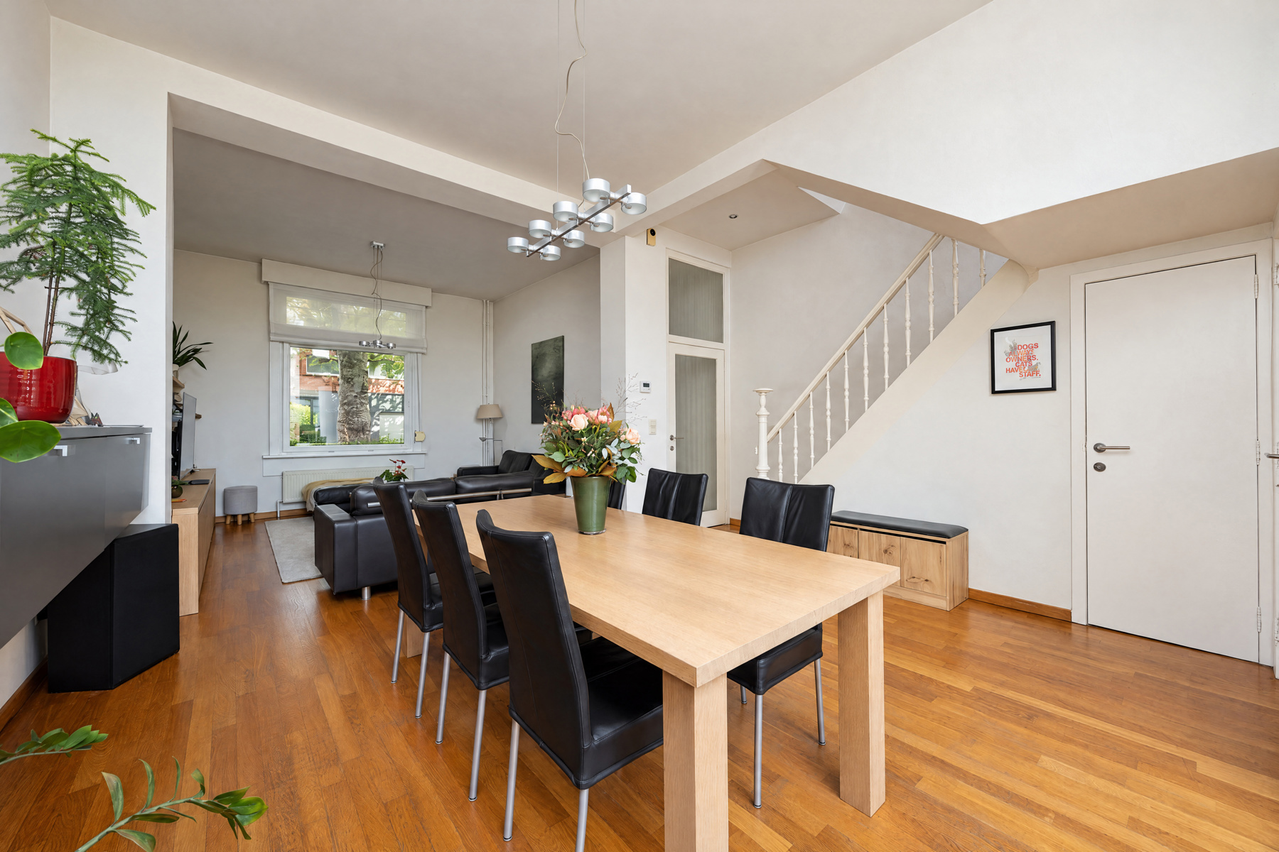 PRACHTIGE WONING MET DIEPE TUIN EN DUBBELE GARAGE - foto 4