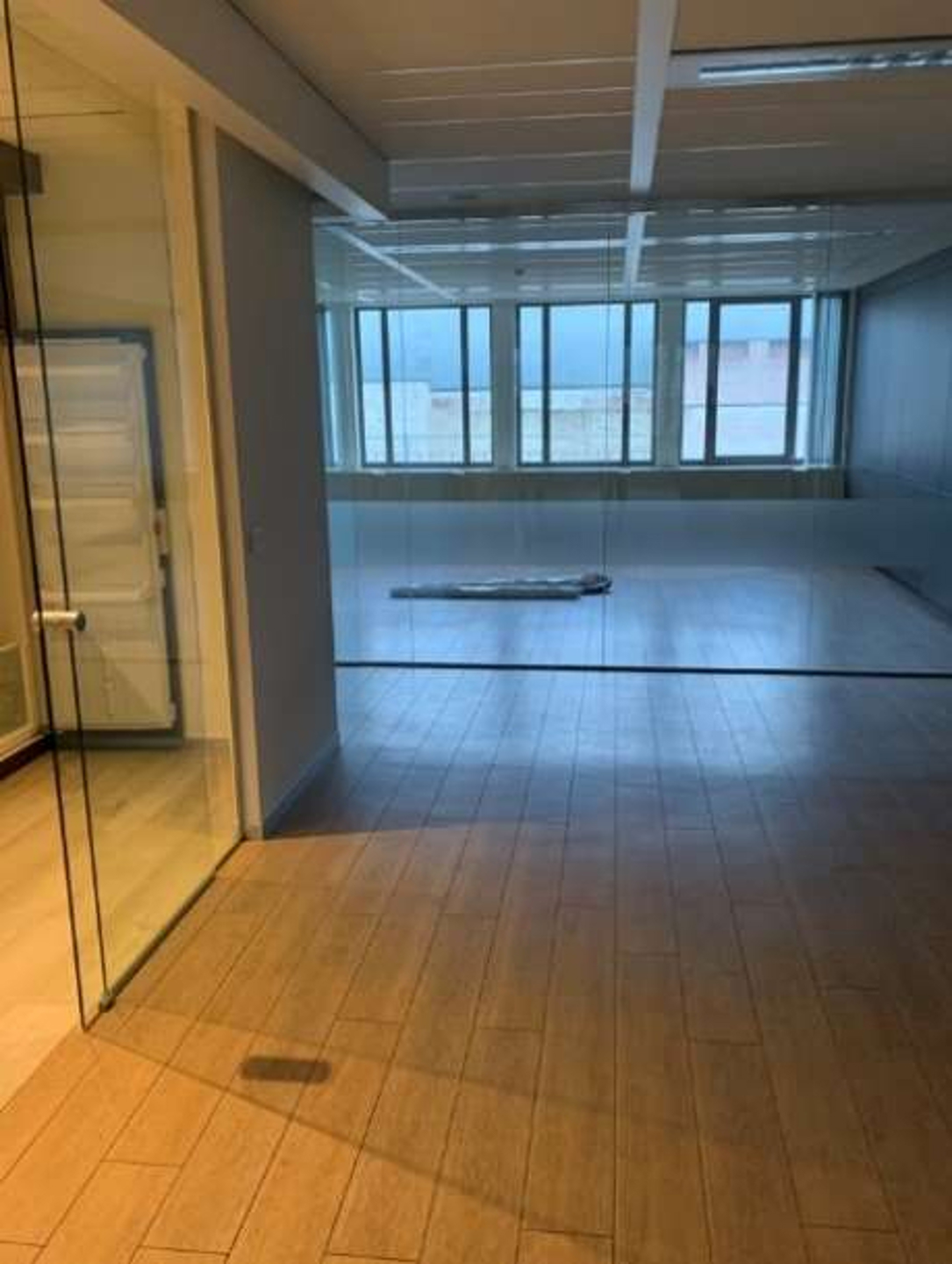Kantoren te huur van 435 m². - foto 2