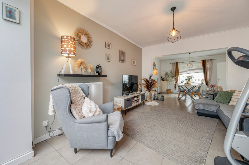 GERENOVEERDE KNAPPE  EIGENDOM MET GROTE GARAGE - foto 5