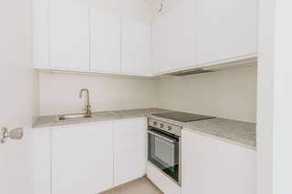 <p><strong><u>Bezoek enkel mogelijk na aanmaken huurdersprofiel: </u></strong><strong><u>https://onid.mijnhuurprofiel.be/property/f2d9b35d-3a28-4ca5-ac15-79eafea0e2f4</u></strong></p><p><br /></p><p>Op de Groenendaallaan kan je deze gerenoveerde studio terugvinden op het gelijkvloers van een rustig gebouw. Dankzij de centrale ligging zijn openbaar vervoer, winkels en belangrijke invalswegen allemaal in de nabije omgeving. Als extra troef sta je met de fiets op 15 minuten in centrum Antwerpen! </p><p><br /></p><p>De studio bestaat uit: inkomhal, leefruimte, keuken, badkamer met toilet</p>