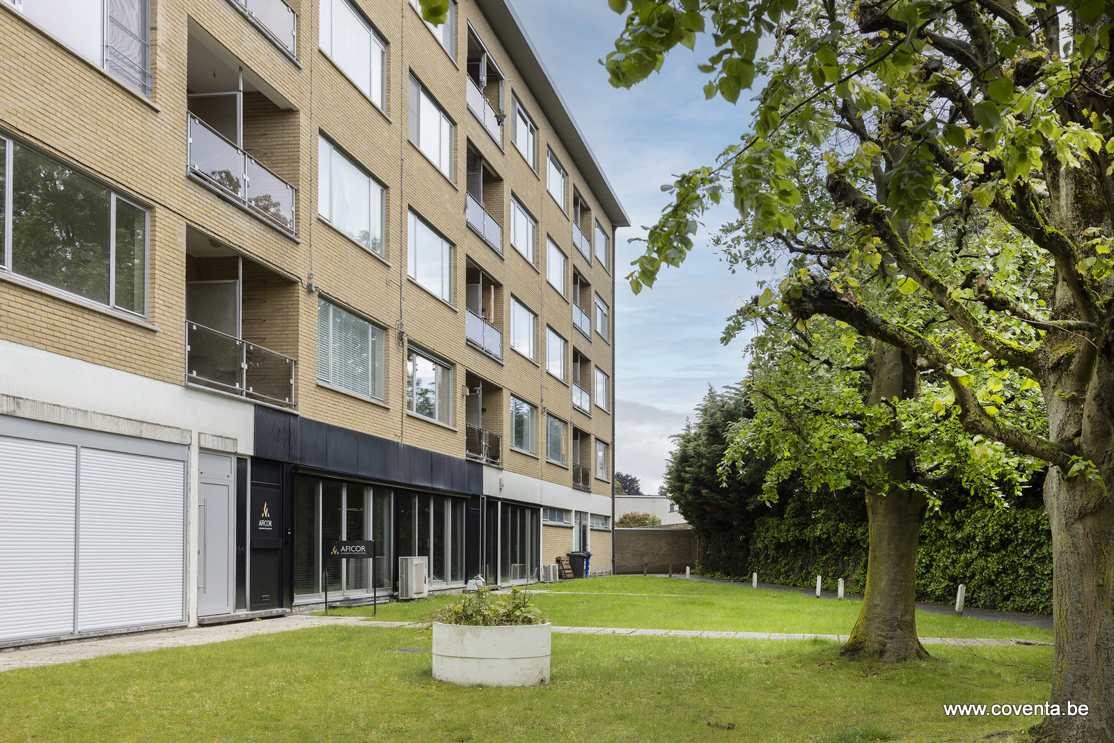 Instapklaar 2-slaapkamer appartement in het centrum van Deerlijk - foto 1