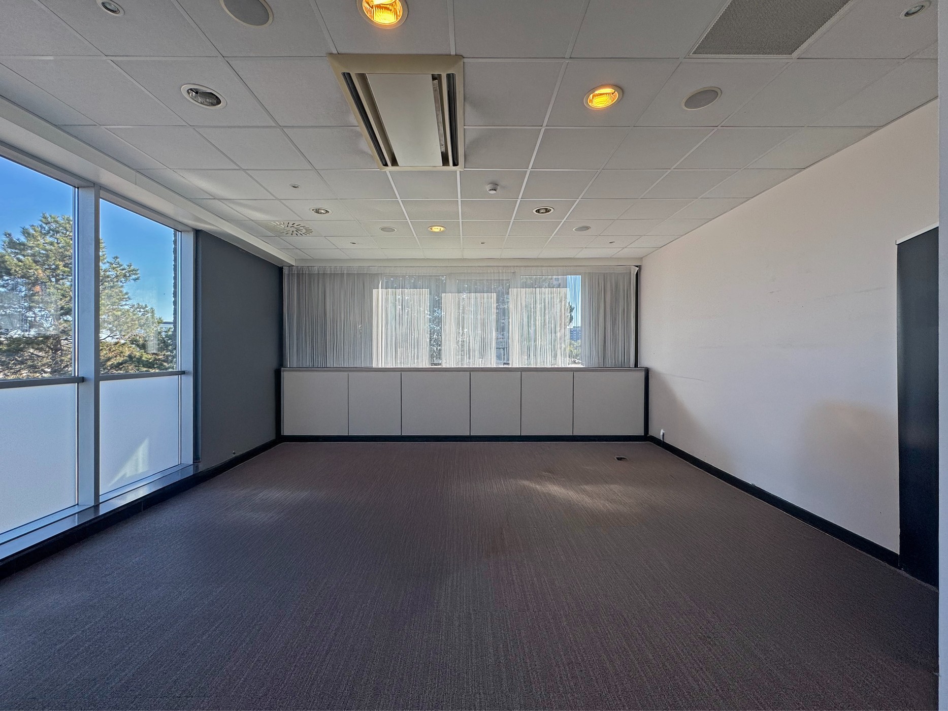 Kantoor van 288 m² (+ 49 m²) aan de Zuiderlaan te Gent - photo 4