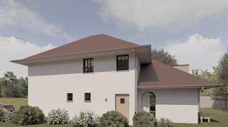 <p><strong>Moderne nieuwbouwwoning met hedendaags wooncomfort</strong></p><p>In een aangename omgeving in Zedelgem wordt deze alleenstaande nieuwbouwwoning gerealiseerd. De woning combineert een praktische indeling met hedendaags wooncomfort en is ontworpen met oog voor ruimte, licht en energiezuinig wonen.</p><p></p><p>Op het gelijkvloers komt u via de inkomhal binnen in een lichtrijke en ruime leefruimte met een eetplaats aansluitend op de keuken, een aangename zithoek, een praktische berging/wasplaats en een inpandige garage. De doordachte indeling zorgt voor een aangename woonbeleving en optimaal dagelijks comfort.</p><p></p><p>De eerste verdieping omvat drie volwaardige slaapkamers, waarvan één met een eigen douchekamer. Daarnaast beschikt de woning over een ruime badkamer met zowel een ligbad als een douche. Een extra kamer biedt de mogelijkheid om deze in te richten als bureau, dressing of hobbyruimte, volledig volgens uw eigen woonbehoeften.</p><p></p><p>Ook op technisch vlak voldoet de woning aan de hedendaagse normen. Dankzij onder meer zonnepanelen, een ventilatiesysteem D en andere energiezuinige technieken geniet u van een comfortabele en duurzame woning, met aandacht voor een laag energieverbruik.</p><p></p><p>De woning wordt afgewerkt met kwalitatieve standaardmaterialen. Wenst u bepaalde materialen of afwerkingen aan te passen? Dan bestaat de mogelijkheid om, indien gewenst, tegen meerprijs keuzes te maken die aansluiten bij uw persoonlijke smaak.</p><p></p><p>Bent u op zoek naar een energiezuinige nieuwbouwwoning in Zedelgem met een praktische indeling en hedendaags wooncomfort? Neem gerust contact op voor meer informatie.</p>