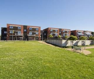 Vraag uw bezoek aan via info@optimusvastgoed.be!TE HUUR: Appartement met 4 slaapkamers te Heusden-Zolder!Dit appartement is gelegen op de eerste...