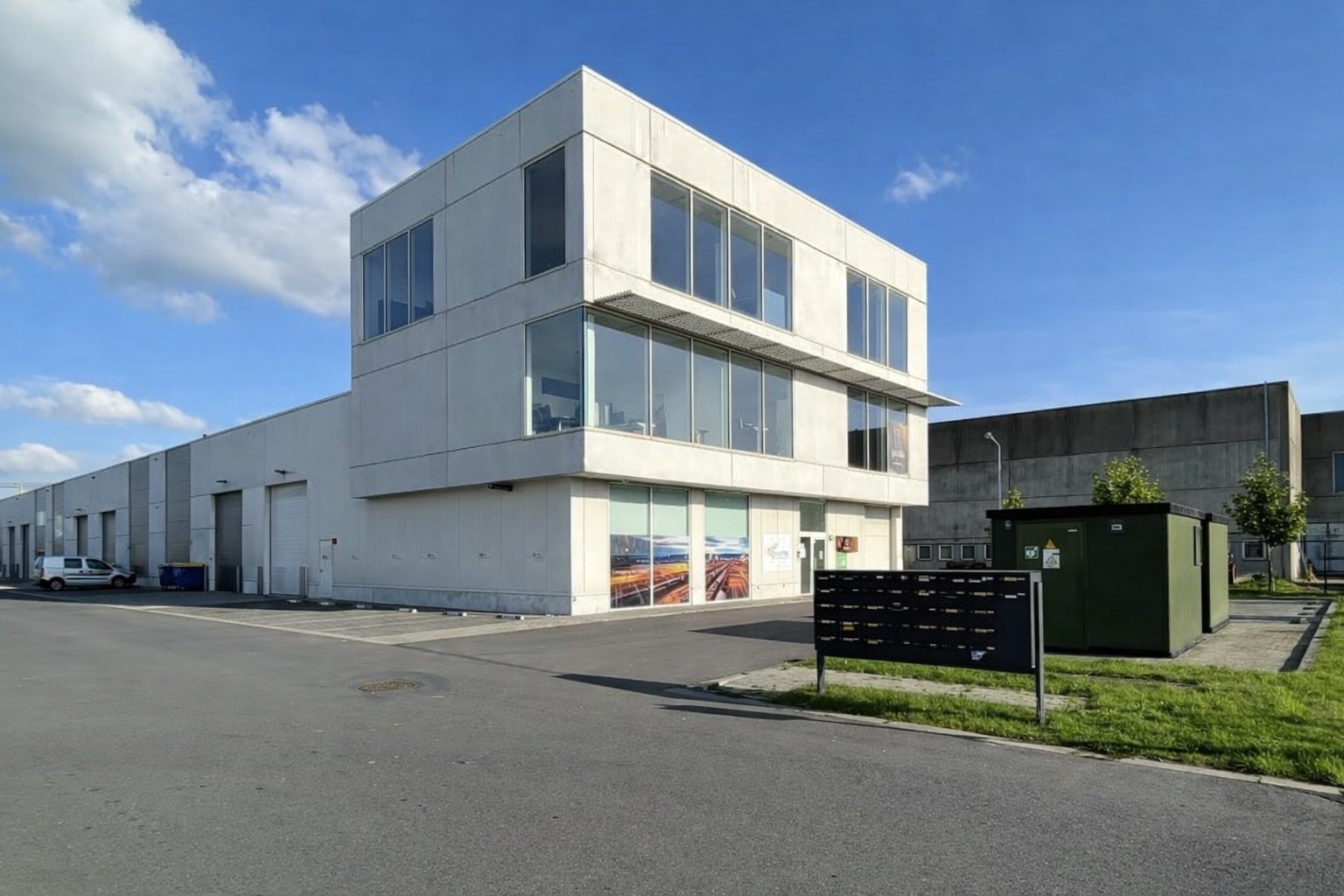Goed gelegen kantoorruimte 110m² in KMO-zone te Aalter - foto 1