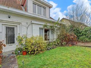 [[ DIT PAND NEEMT DEEL AAN DE ERA OPEN HUIZEN DAG OP 6/12 VAN 14:30 TOT 15:30 ]]Ontdek deze charmante woning op een gunstige locatie, vlakbij...