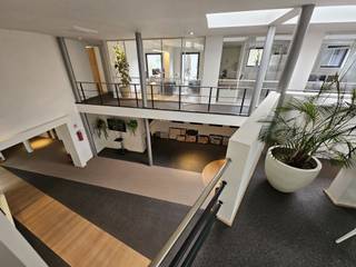 TE HUUR Genk - fantastische toonzaal met burelenDeze prachtige showroom met kantoren bevindt zich in Genk aan de Marcel Habetslaan. De zicht locatie...