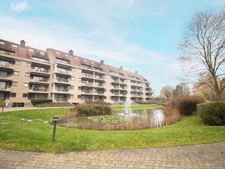 Dit aangename appartement met twee slaapkamers is gelegen in de Jan Janssenstraat, in een rustige en verzorgde gated community binnen een...