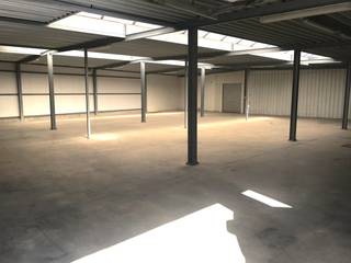 Op een strategische locatie te Herenthout industrie bevindt zich dit ruim magazijn van 440 m² met aparte bureauruimte.Het magazijn is achterin...