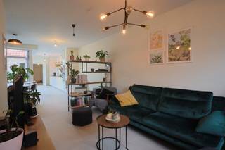 Te huur – Gezellige, gerenoveerde en energiezuinige woning in het centrum van ZarrenDeze charmante woning is gelegen in de Esenstraat 42 te Zarren,...