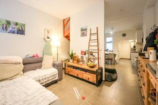 In het hartje van Izegem bevindt zich deze charmante en instapklare rijwoning waar je je meteen thuis voelt.Dankzij de ligging in een rustige,...